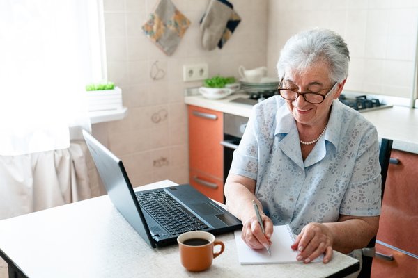 Independent Living vs. Staying Home: The Real Cost Breakdown